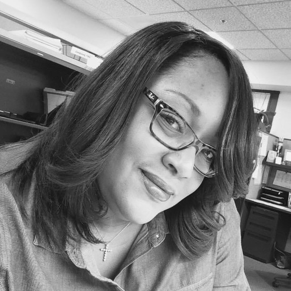 Profile Picture of Stephanie Watson (@stephaniewat901) on Poshmark