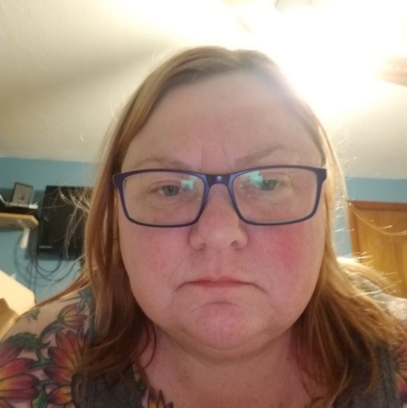 Profile Picture of Rhonda Verwey (@rhondapickles) on Poshmark