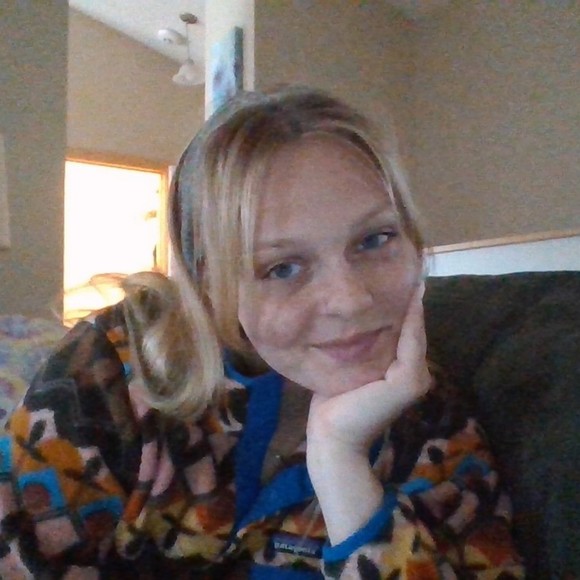 Profile Picture of Jo Rupple (@johannarupple) on Poshmark