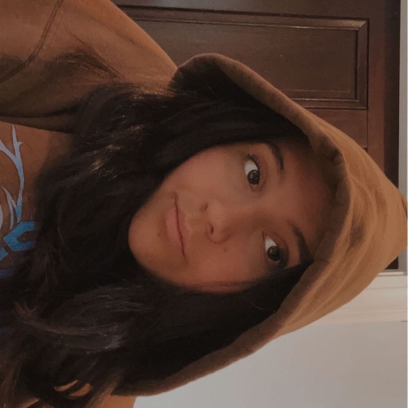 Profile Picture of Jacqueline Murdock (@jacqueliene_m) on Poshmark