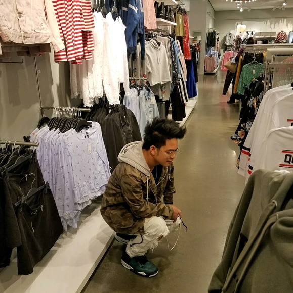 Profile Picture of Kenneth paolo Sarmiento (@ksarmiento01) on Poshmark