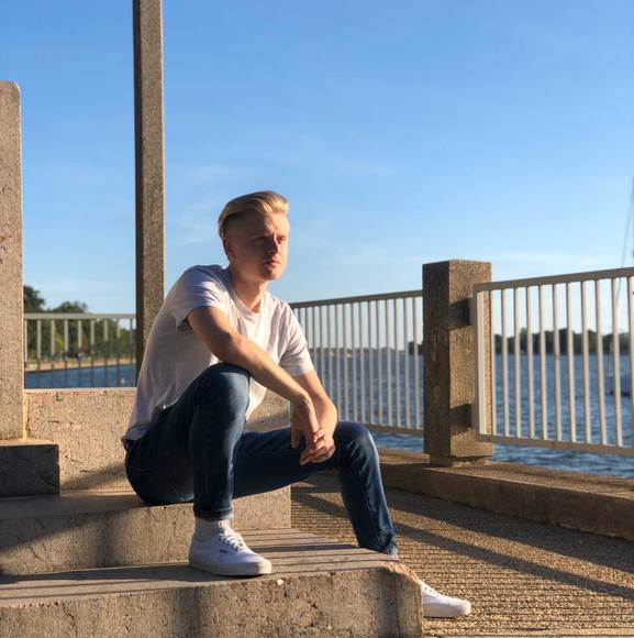 Profile Picture of Jake Moellmer (@jakemoo) on Poshmark