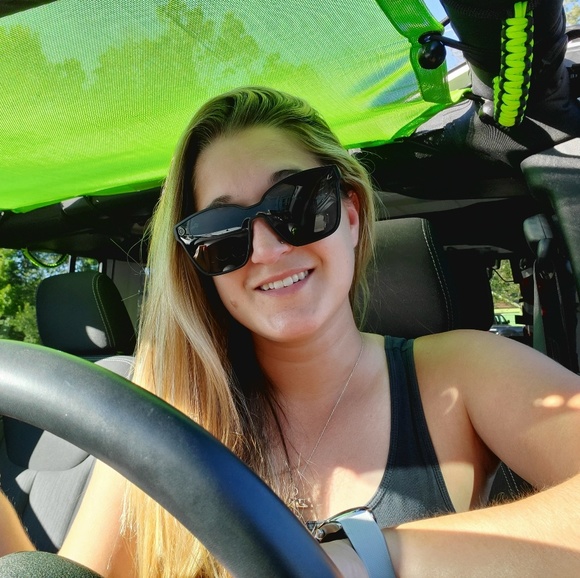 Profile Picture of Samantha Champney (@sblais08) on Poshmark