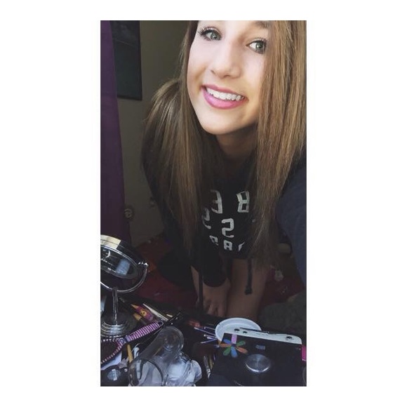 Profile Picture of Madison Giraudo (@maddygiraudo) on Poshmark