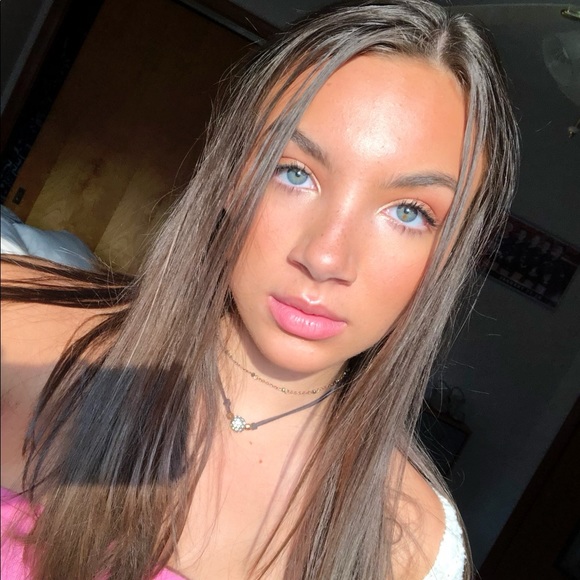 Profile Picture of Joselyn Moquete (@mjoselyn02) on Poshmark