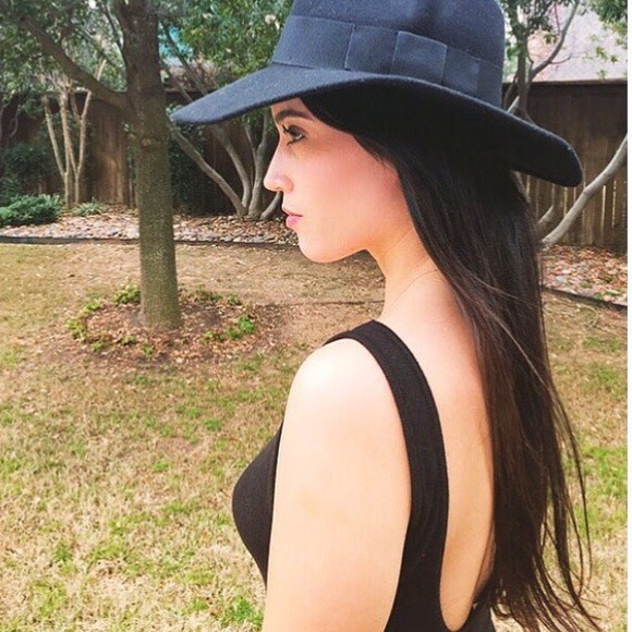 Profile Picture of Laura Pellerito (@lp1256) on Poshmark