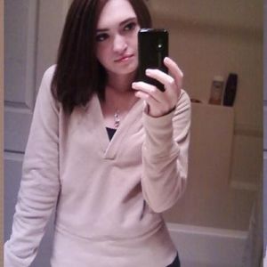 Profile Picture of Autumn Rager (@goodbyes_and_autumn_skies) on Myspace