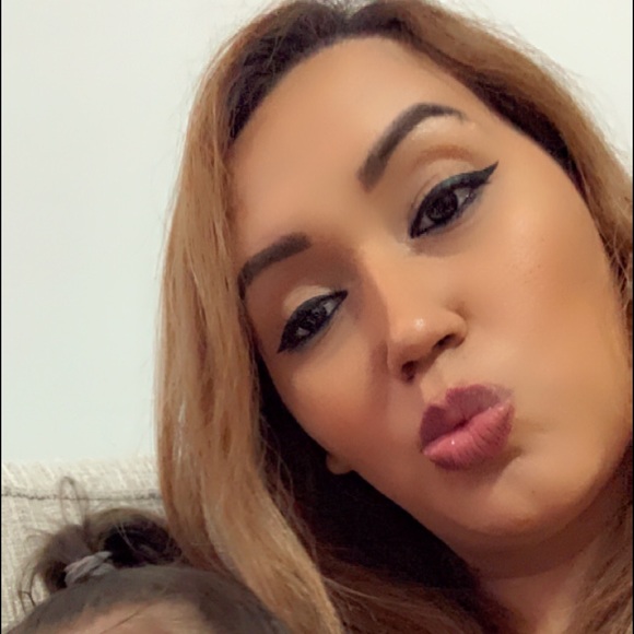 Profile Picture of Johanna Cordero (@johannacorde964) on Poshmark