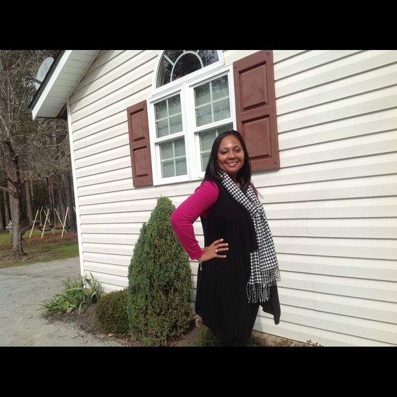 Profile Picture of Genale Stephens (@nale0399) on Poshmark