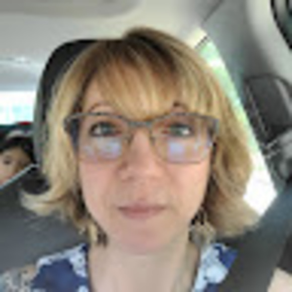 Profile Picture of Laura Samaroo (@takeahikex5) on Poshmark