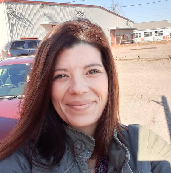 Profile Picture of Holli Parsons (@holliparsons383) on Poshmark