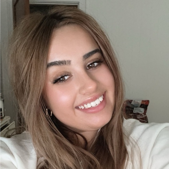 Profile Picture of Kylee Minchey (@kbsglamcreation) on Poshmark