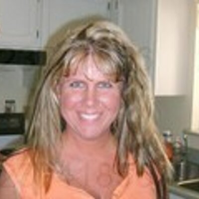 Profile Picture of Julianne Goss (@juliannealo1) on Twitter