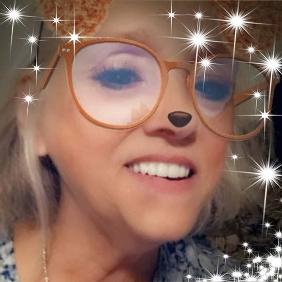 Profile Picture of Teresa Jones smirl (@smirlt) on Poshmark