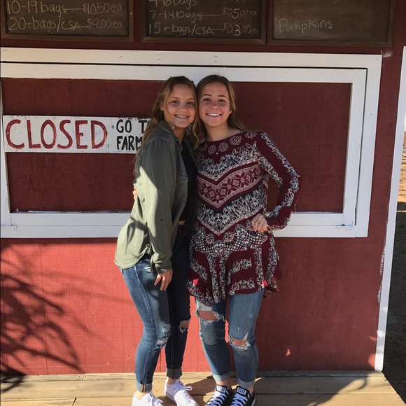 Profile Picture of Stephanie Oleykowski (@stepholey) on Poshmark