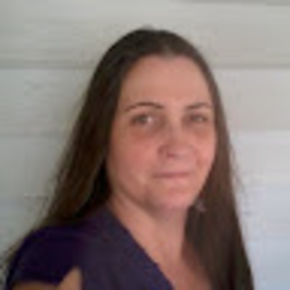 Profile Picture of Karen Metcalf (@karenmetcalf621) on Poshmark