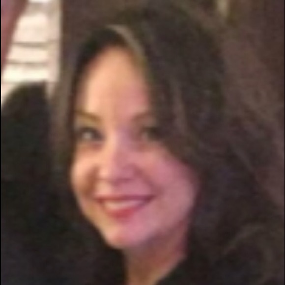 Profile Picture of Teri Apessos (@teriapessos) on Poshmark