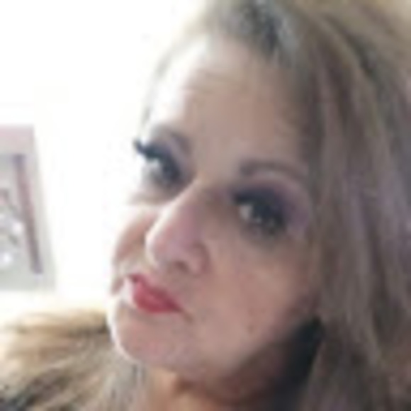 Profile Picture of Debbie Hickman (@hickmandebbie99) on Poshmark