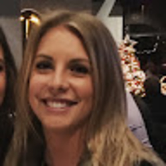 Profile Picture of Sarah T (@straverso6) on Poshmark