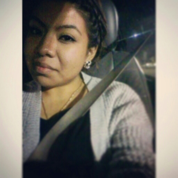 Profile Picture of Vianet Cielo (@vcielo18) on Poshmark