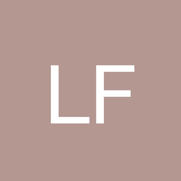 Profile Picture of Leslie Feyder (@lesliefey) on Poshmark