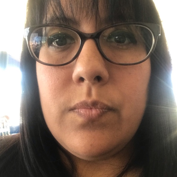 Profile Picture of Eunice Baeza (@e121974b) on Poshmark