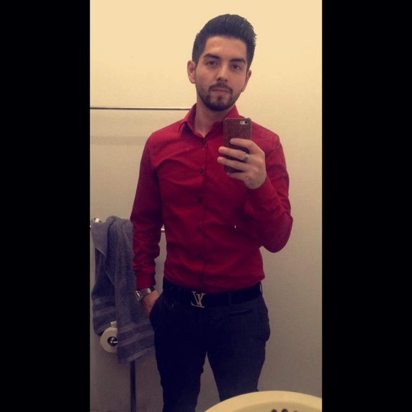 Profile Picture of Daniel Santi (@danielsanti) on Poshmark