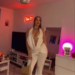 Profile Picture of Eloise James (@eloisejamesxo) on Facebook