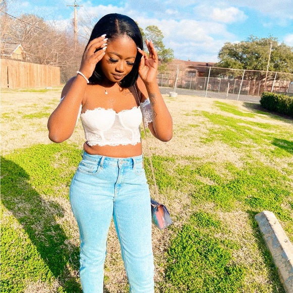 Profile Picture of Quina Passawe (@quinapassawe12) on Poshmark