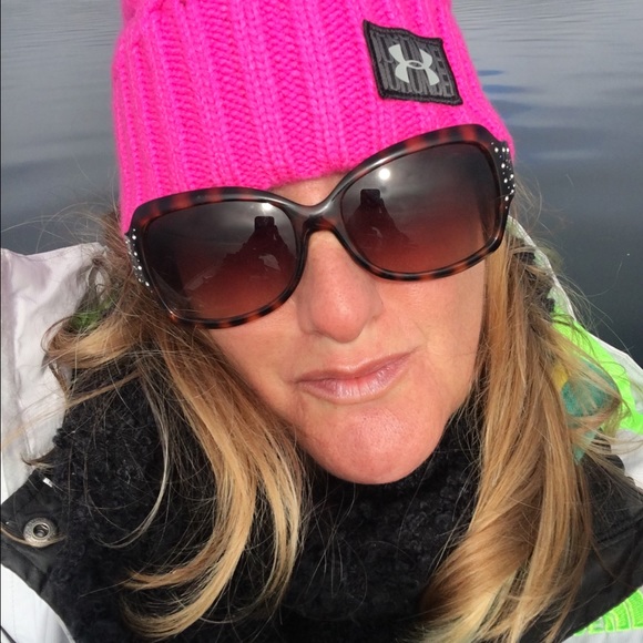 Profile Picture of Christi Dahlman (@classyernie) on Poshmark