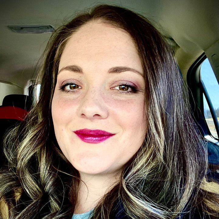 Profile Picture of robynsiler (@robynsiler) on Tiktok