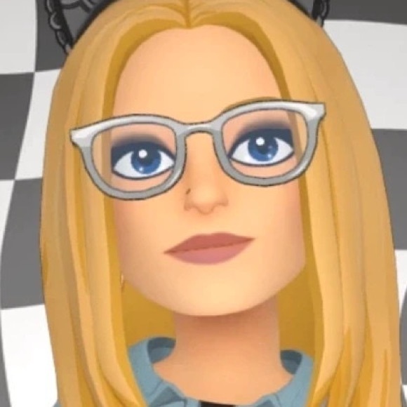 Profile Picture of Laura Lasseter (@laura_lasseter) on Poshmark