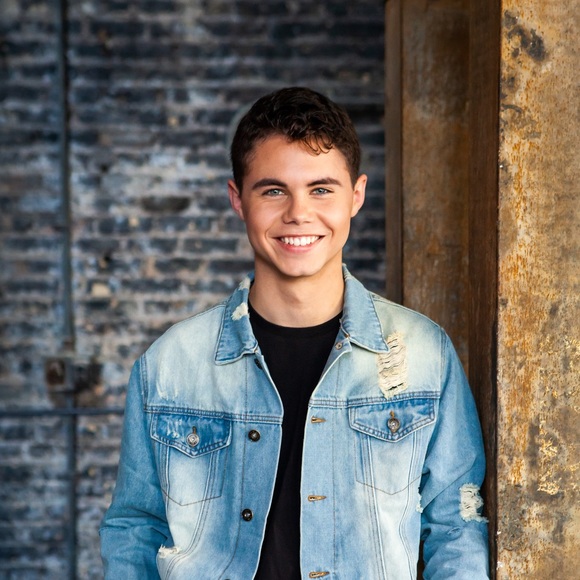 Profile Picture of Colton Fields (@cvfields19) on Poshmark