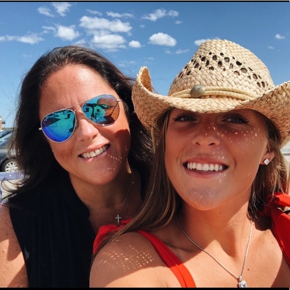 Profile Picture of Shannon Creagh (@shannoncreagh) on Poshmark