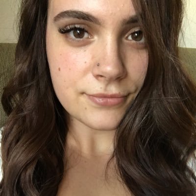 Profile Picture of Emma Christensen (@memzeyrose) on Twitter