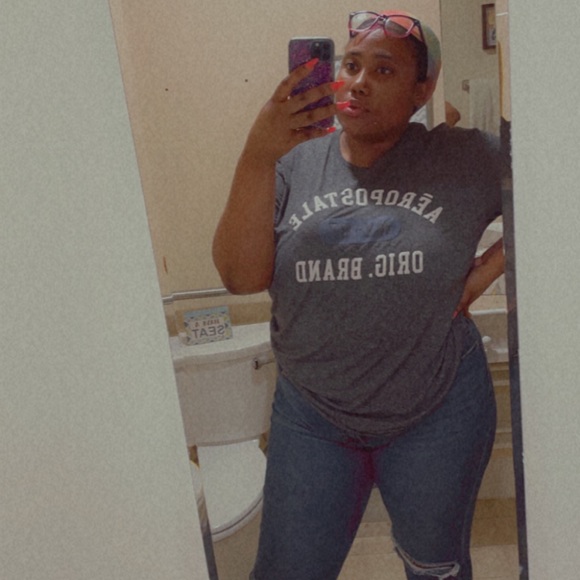 Profile Picture of Santae Clacken (@santaeclacken) on Poshmark