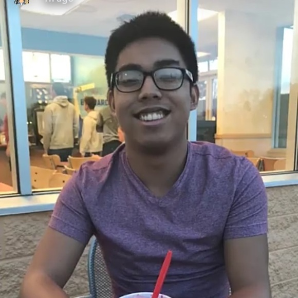 Profile Picture of Jose Magaway (@jmagaway) on Poshmark