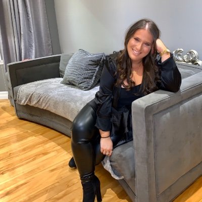 Profile Picture of Melanie Pollack (@melanie_pollack) on Twitter