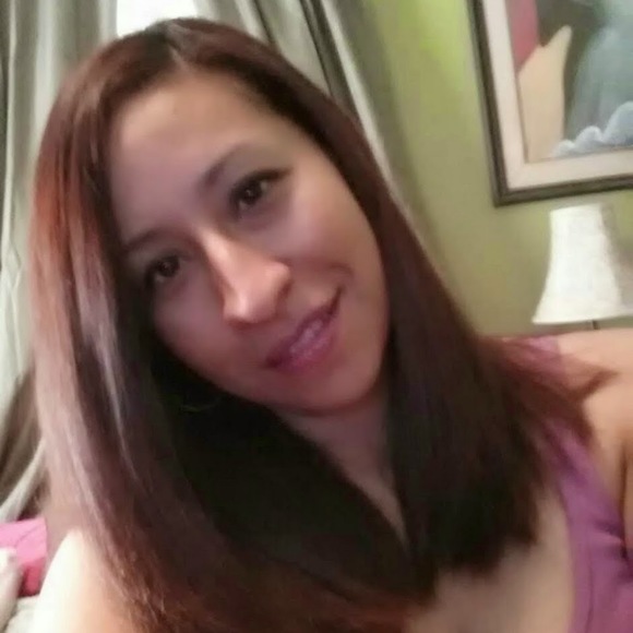 Profile Picture of Deborah Gonzalez (@debigonz13) on Poshmark