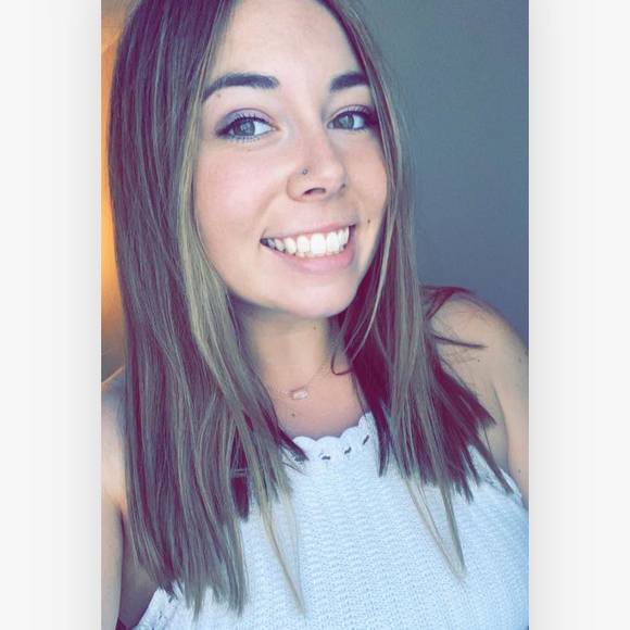 Profile Picture of Kiley Allen (@kileyallen27) on Poshmark