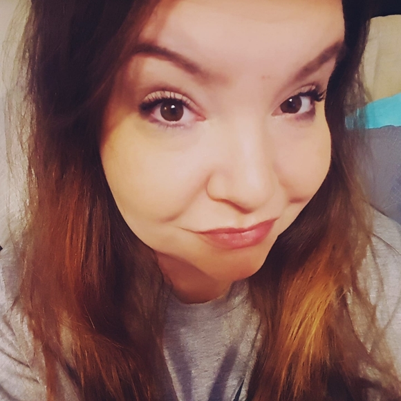 Profile Picture of Michelle Bedard (@mrbenson622) on Poshmark