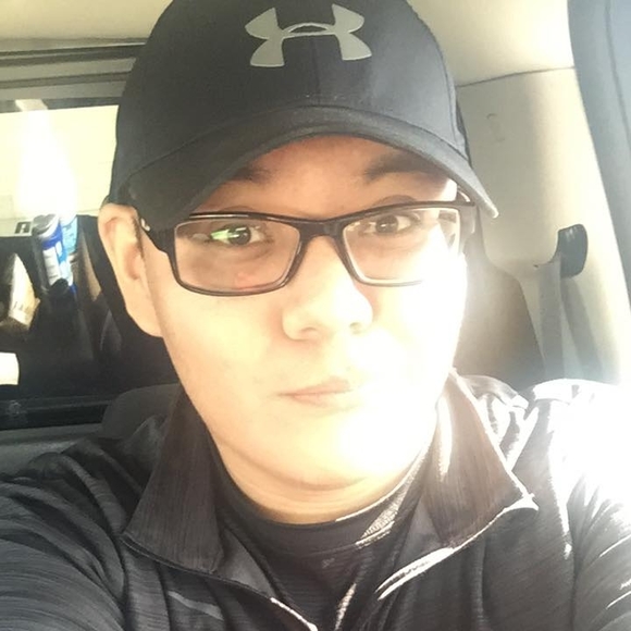 Profile Picture of Kyle Dinae (@kyledinae) on Poshmark