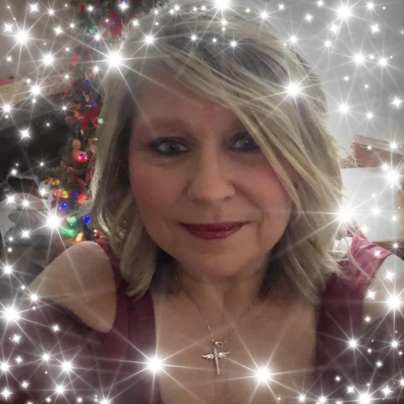 Profile Picture of Mary Mclaughlin-bender (@mkbender1218) on Poshmark