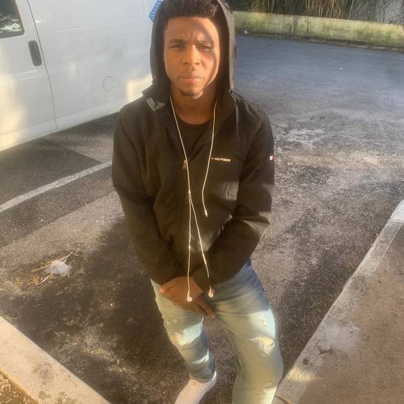 Profile Picture of Kenyoun Getzen (@keezy10) on Poshmark