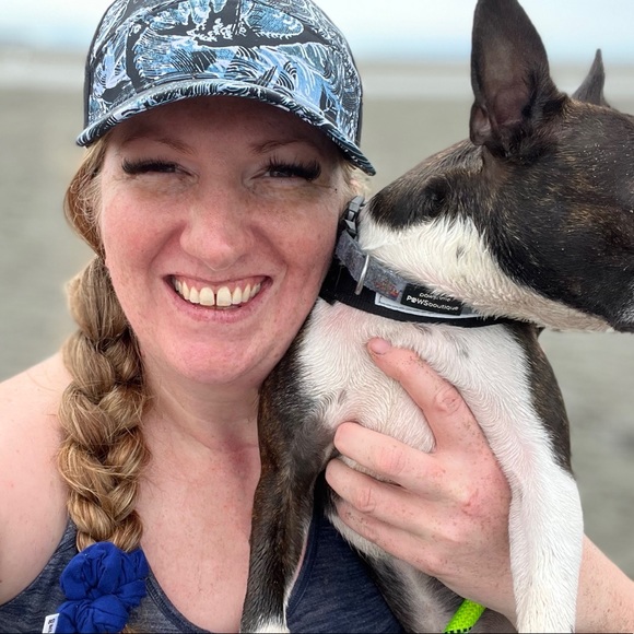 Profile Picture of Niki Causton (@kristenfryer733) on Poshmark