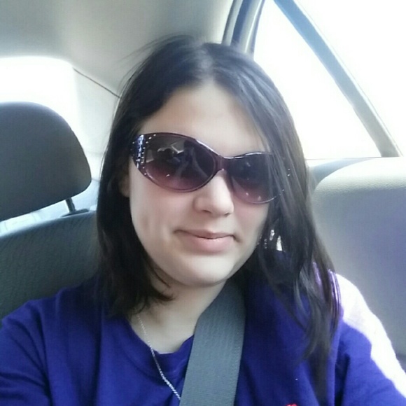 Profile Picture of Amber Mcclain (@almm2019) on Poshmark