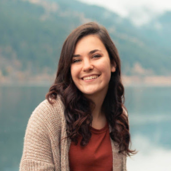 Profile Picture of Hannah Petrie (@hannah_petrie) on Poshmark