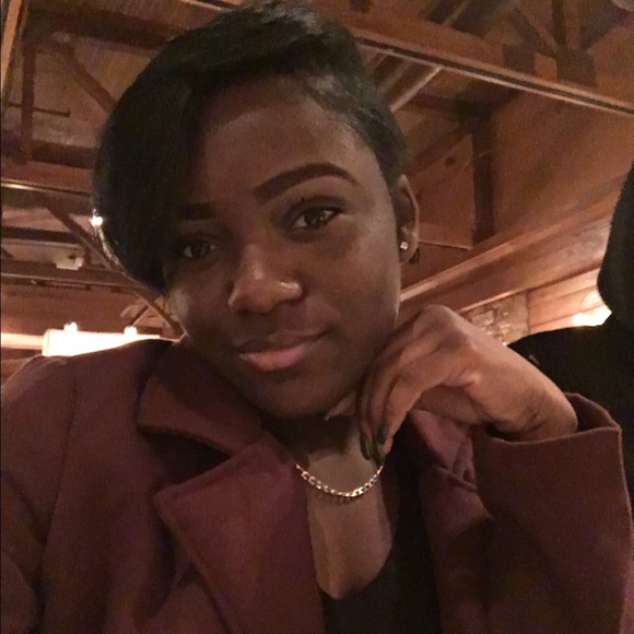 Profile Picture of Raven Stephens (@samone184) on Poshmark