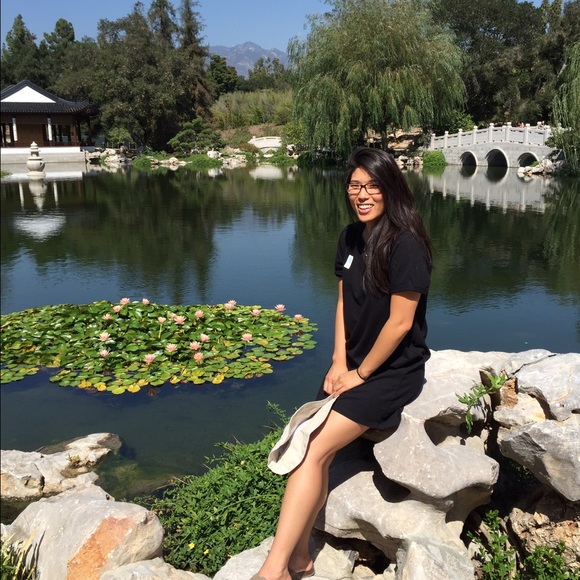 Profile Picture of Iris Wang (@iwang91) on Poshmark