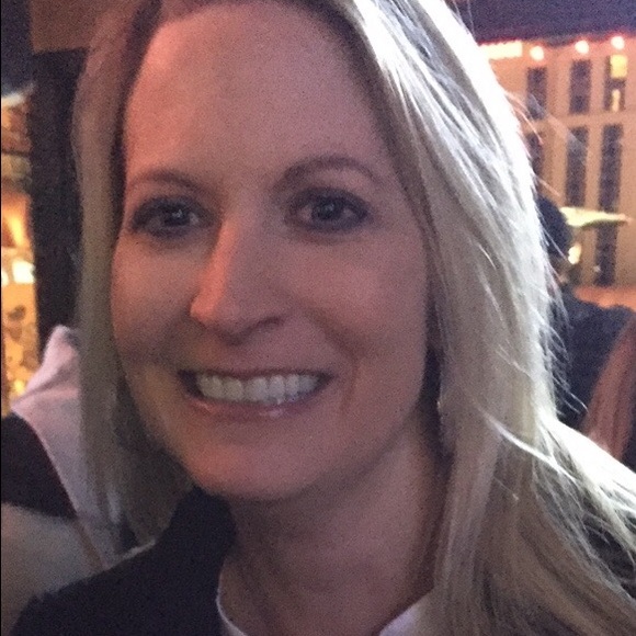 Profile Picture of Christine Pratka (@cepratka) on Poshmark